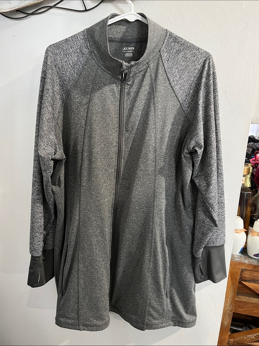 Jockey zipper front lightweight jacket with zipper pockets.